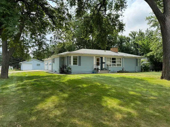 1808 Illinois Ave SW, Huron, SD 57350