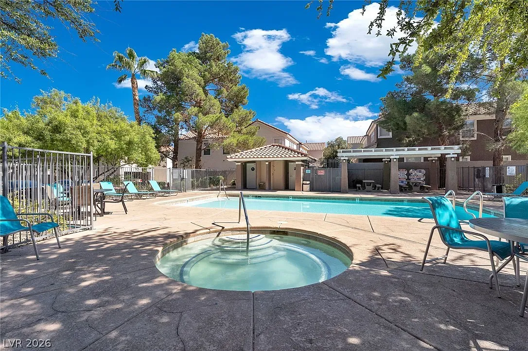 3 bed, 2.5 bath, 1400 sqft, $1,950 — Photo 3