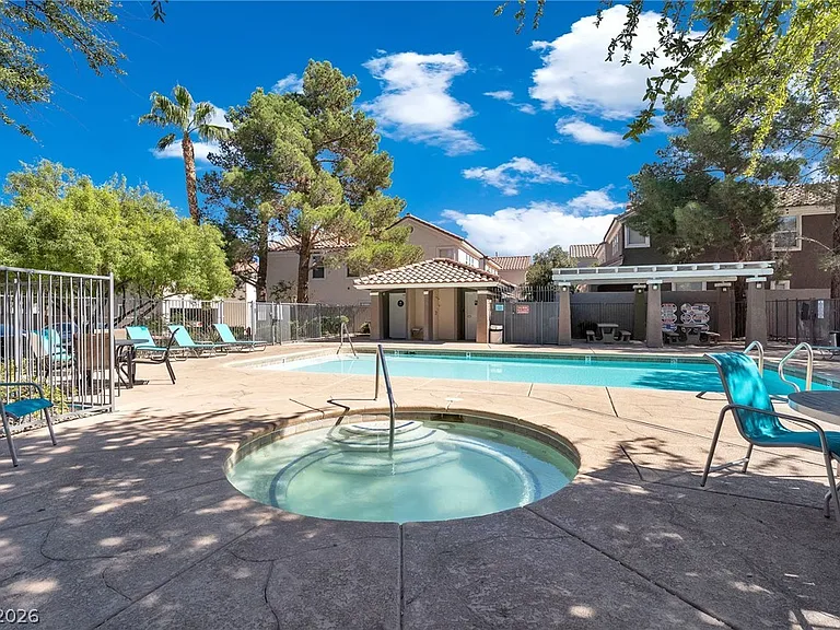1409 Sycamore Spring Ct — Photo 3