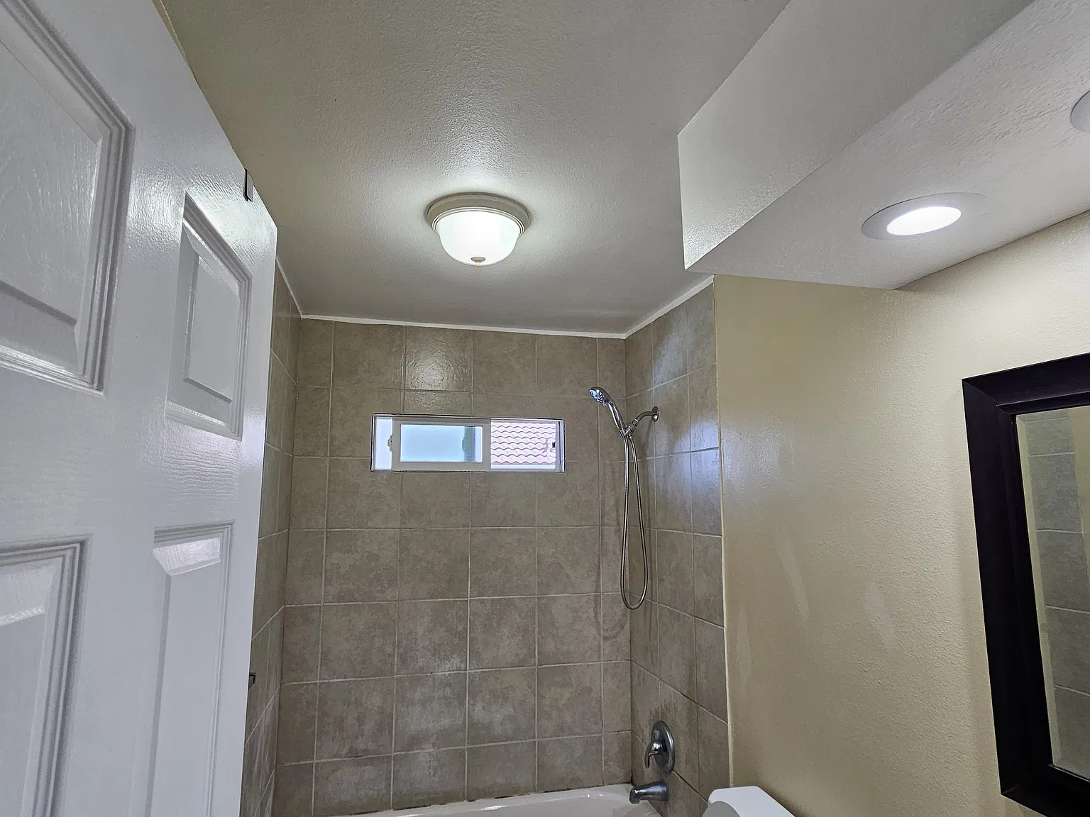 4 bed, 2100 sqft, $4,465 — Photo 2