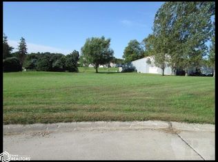 810 Jones St, Walnut, IA 51577