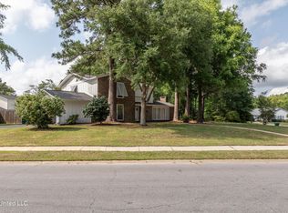 105 Linnet Dr, Ocean Springs, MS 39564