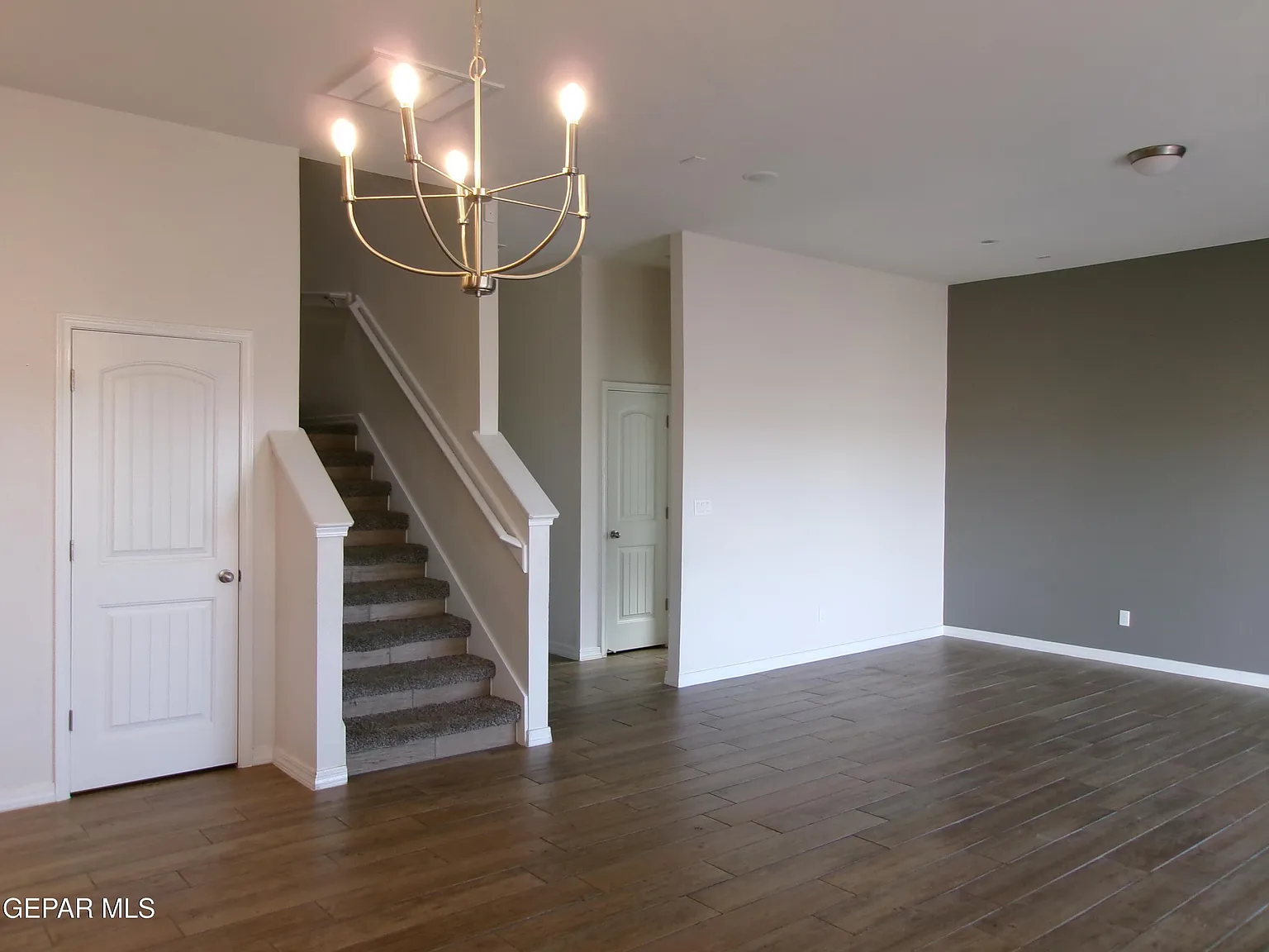 5 bed, 3.5 bath, 2664 sqft, $2,350 — Photo 3