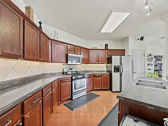 5th image of 1313 Laurelleaf Dr