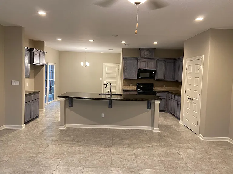 1902 Sparrow Ln — Photo 2