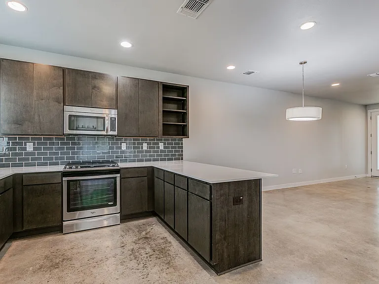 330 Clay St #24 — Photo 10