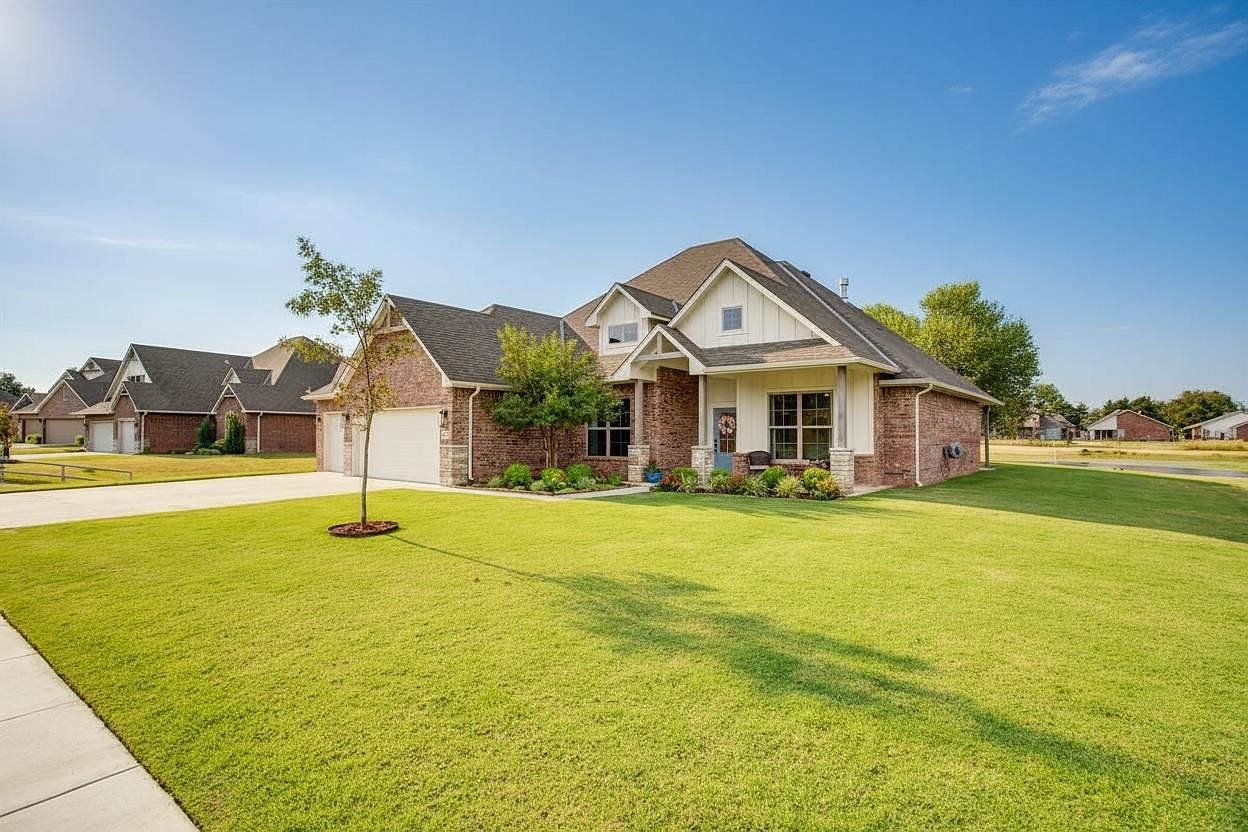 4823 Sawgrass Ln — Pheasant Run Golf Club