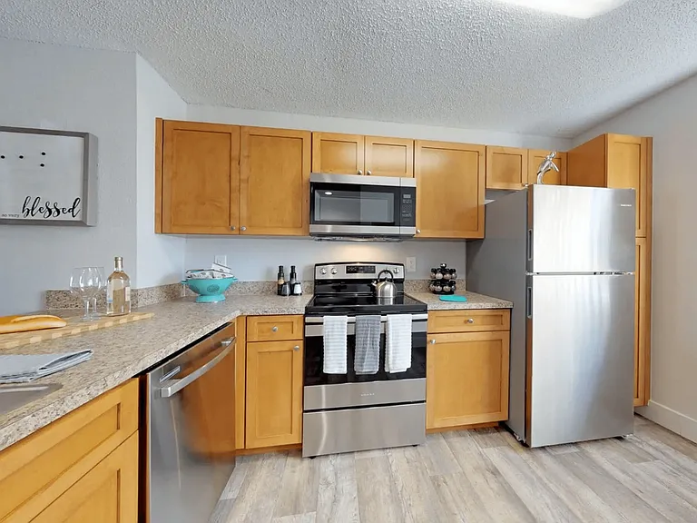 Sunny Lake Apartments — Photo 42