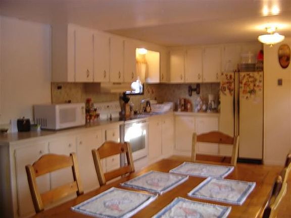 Large Eat-In Kitchen