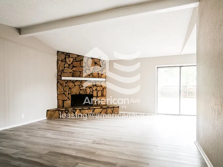 649385_003_living_room_14057854.jpg