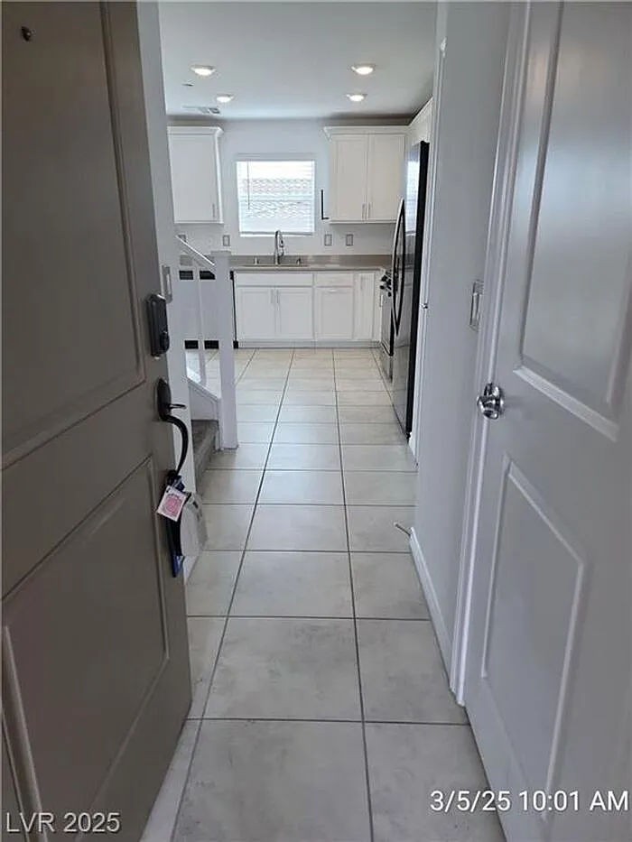 3 bed, 2.5 bath, 1286 sqft, $2,050 — Photo 3