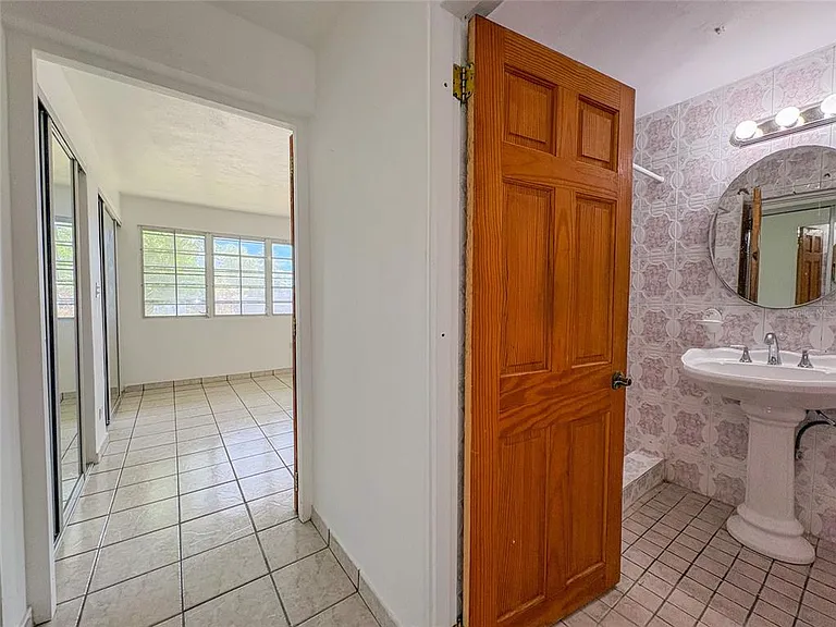 4 Laurel — Photo 8