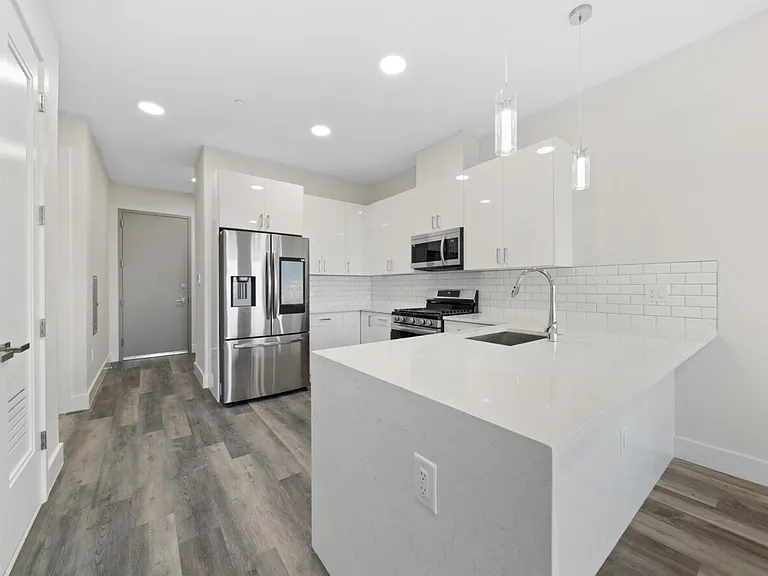 Hudson Heights — Photo 10
