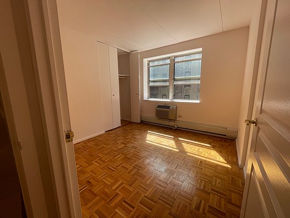 5th image of 301 Elizabeth St #402