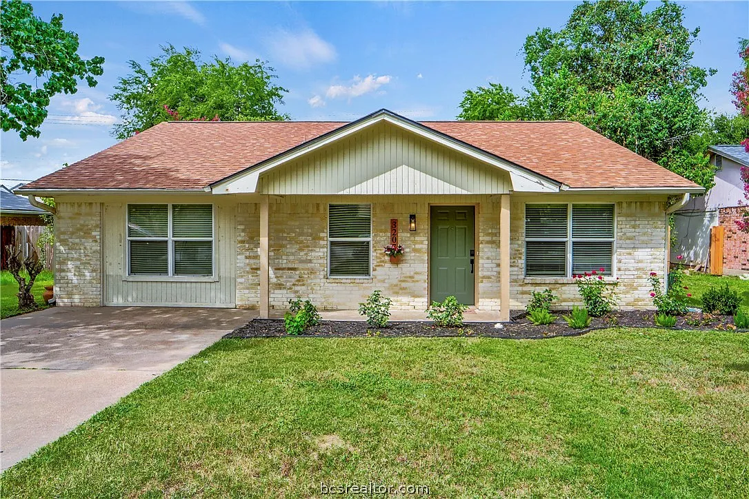 3 bed, 1440 sqft, $1,950 — Photo 1