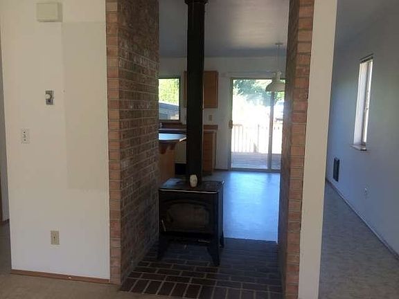 4th image of 1214 NE Jasmine Ln