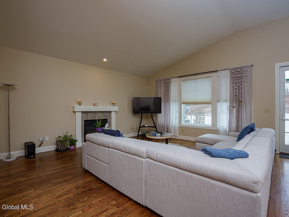 39 Buckingham Lane, Cohoes, NY 12047 Zillow