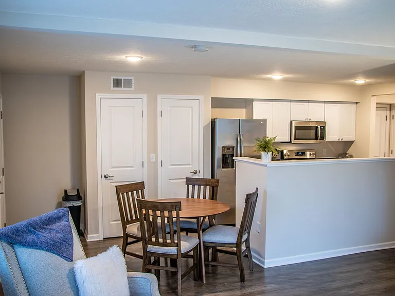Latham Apartments — Photo 55