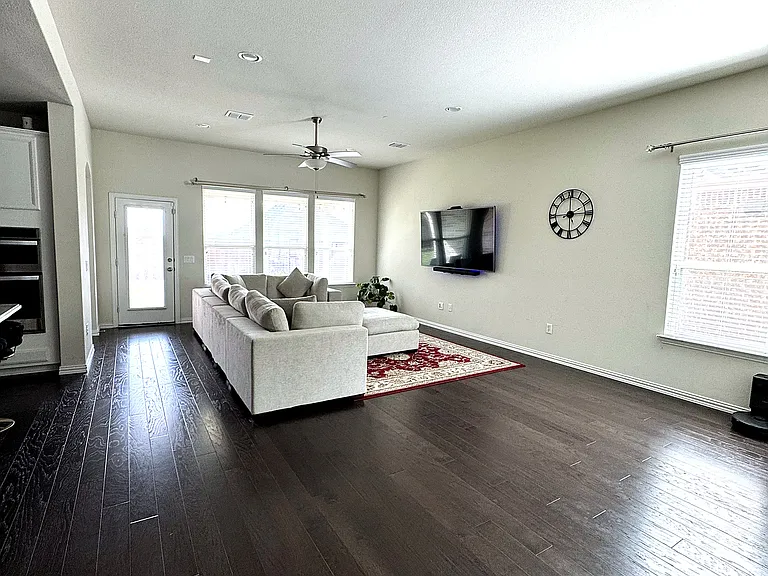 2509 Temple Dr — Photo 12