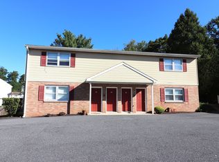 57 Akron Rd, Ephrata, PA 17522