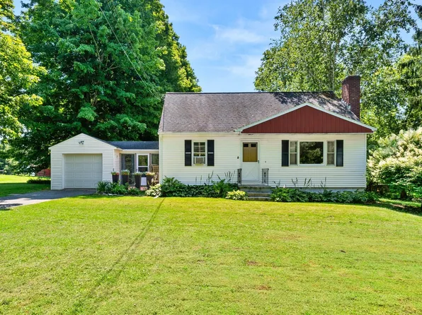 140 Orchard St, Lee, MA 01238