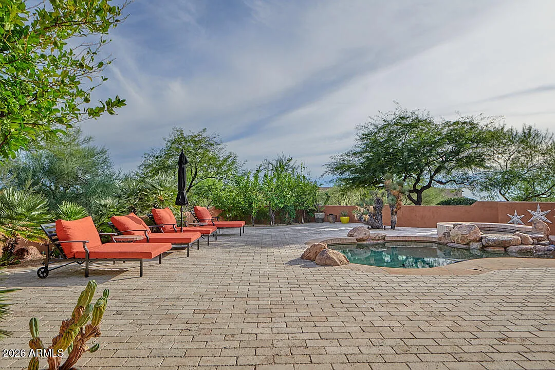 3 bed, 4.5 bath, 5306 sqft, $12,000 — Photo 3