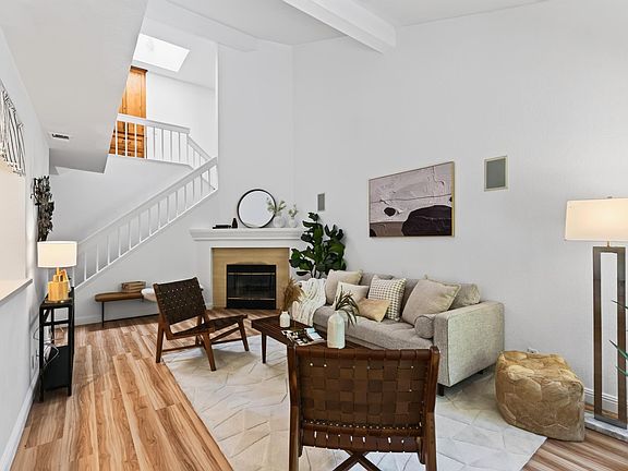 4th image of 7422 Oxford Cir