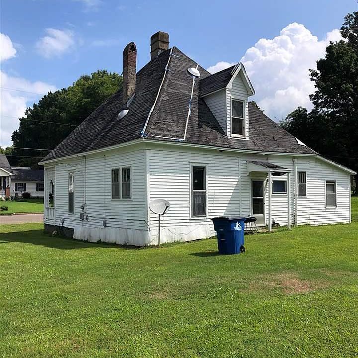 2nd image of 213 Marshall St