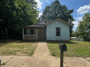 12 Pershing St, Manchester, GA 31816