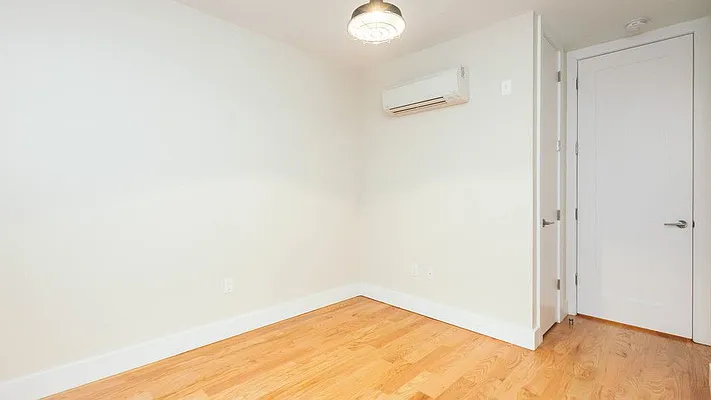 Rented by Nooklyn NYC LLC | media 18