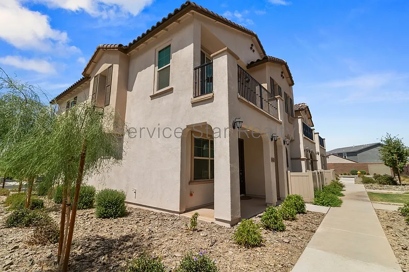 3 bed, 2.0 bath, 1310 sqft, $1,999 — Photo 1