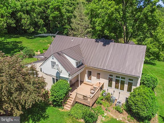 4th image of 3676 Eastview Ln