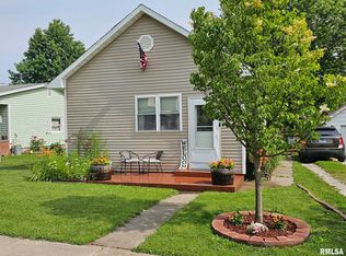 204 W School St, Camp Point, IL 62320