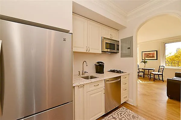 Sold by New York Private Realty Group | media 23