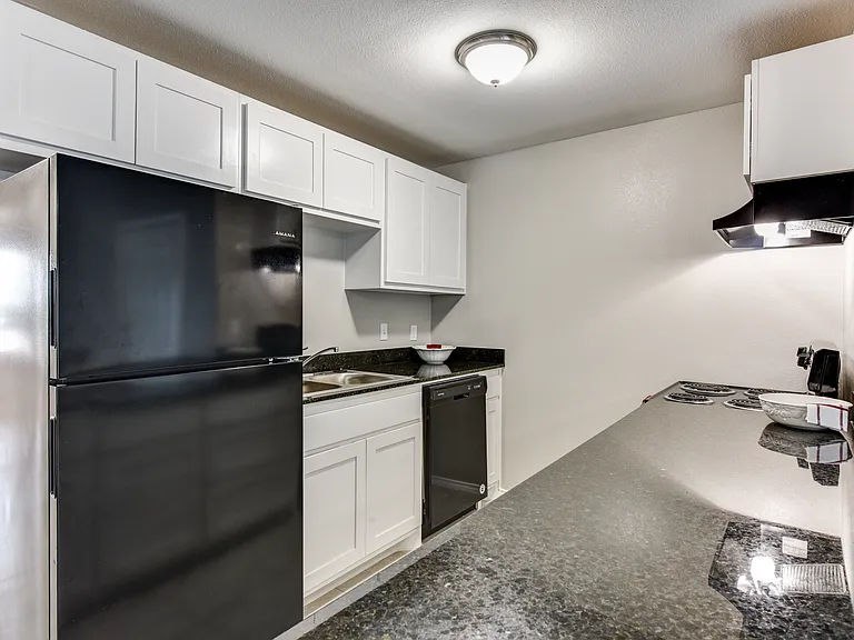 Bay Shore Apartments — Photo 13