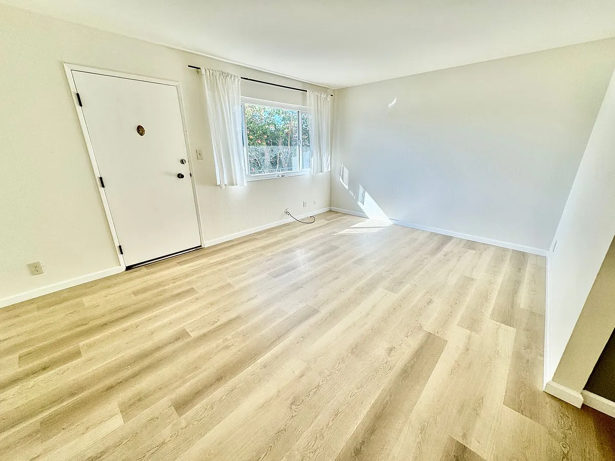 Building Photo - 925 Kains Ave