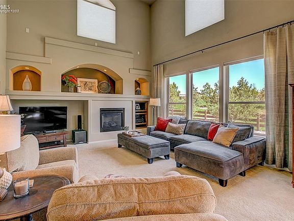 Soaring Ceilings And Lots Of Windows Bath The Living Room In Sunlight