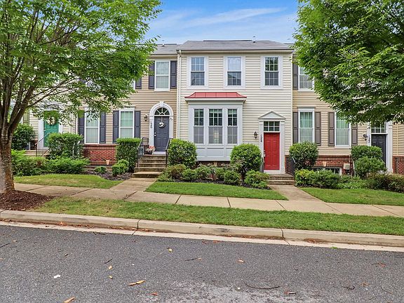 2nd image of 124 Lullaby Ct