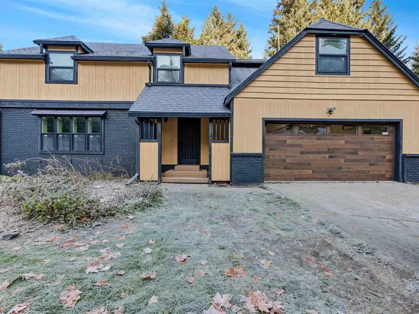 9155 Glacierwood Dr, Juneau, AK 99801