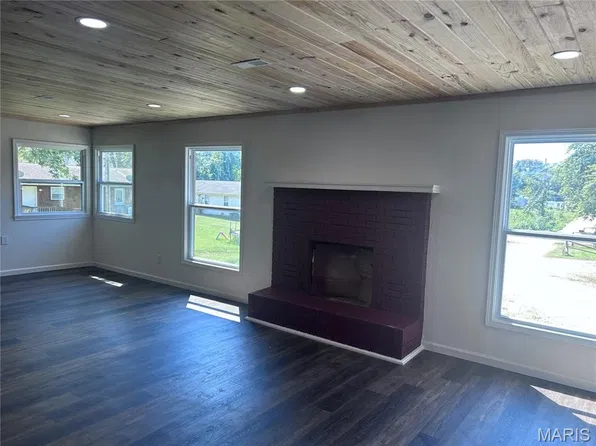 503 Kidwell Dr, Cuba, MO 65453