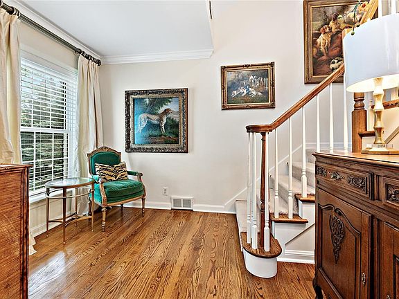 4th image of 49 Clermont Ln