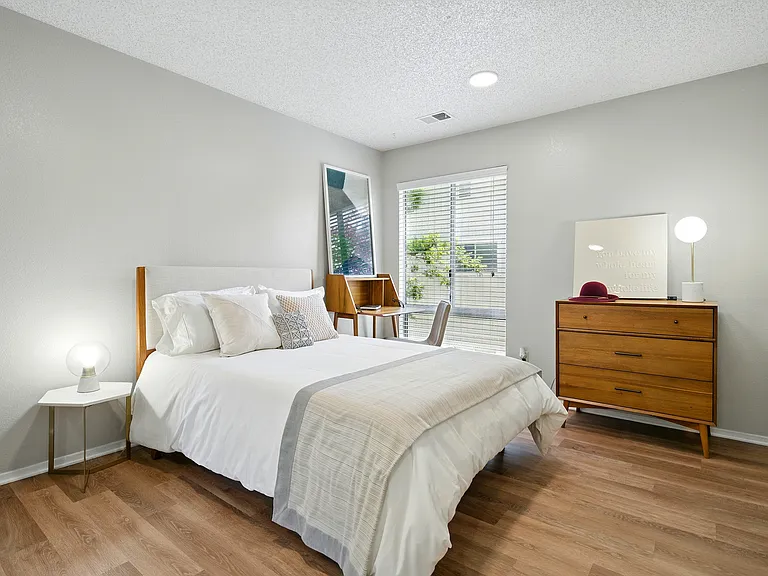The Grove Luxury Apartments — Photo 15