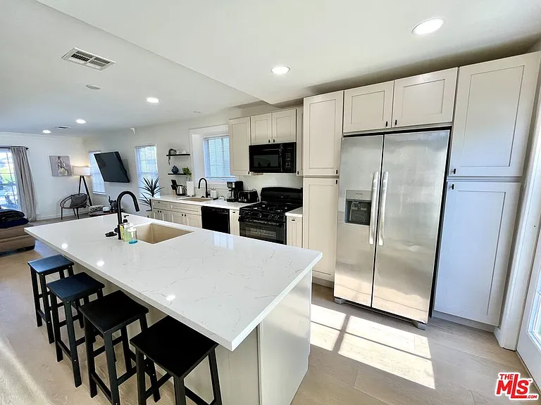1825 Stearns Dr — Photo 23