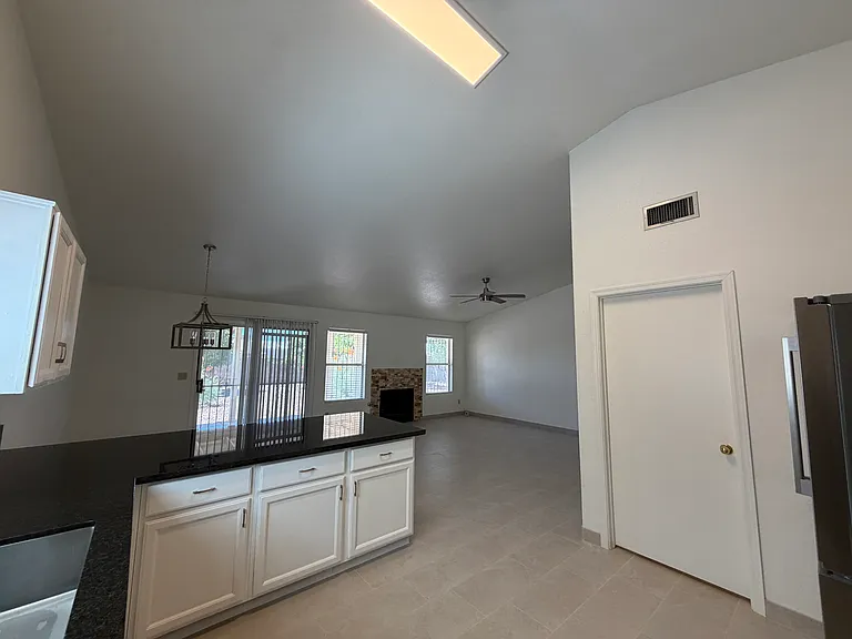 2534 S Perillo Dr — Photo 29
