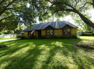 804 N Fowlkes St, Sealy, TX 77474