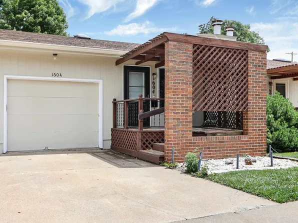 1604 Woodcrest Dr, Manhattan, KS 66502