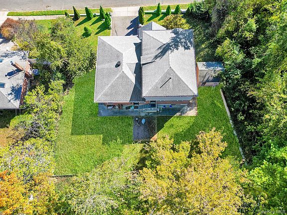 4th image of 300 Ellen Place