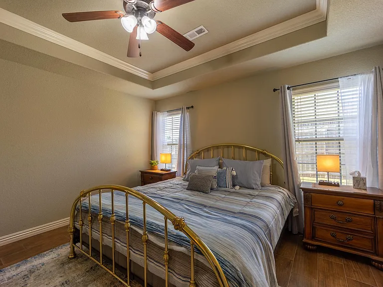 Master bedroom - King bed