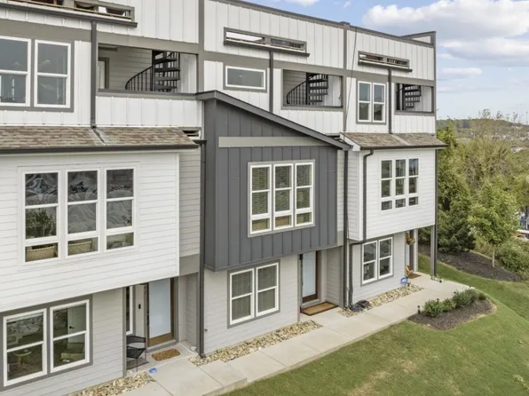 99 Fern Ave, Nashville, TN 37207