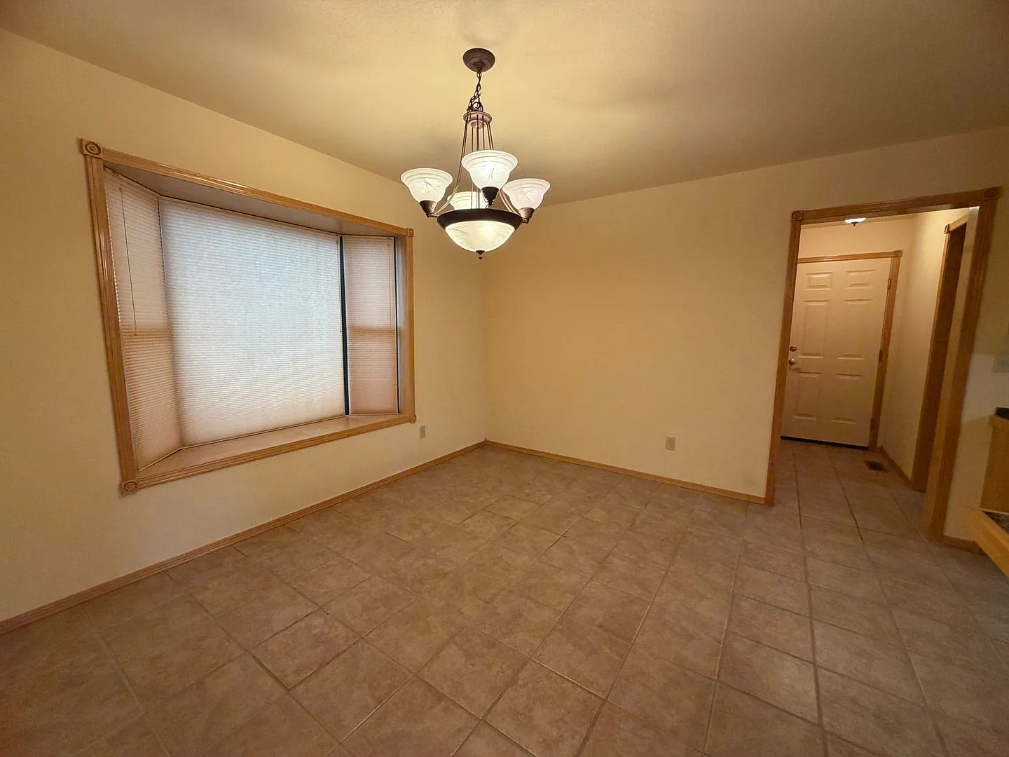 Spacious 3-Bedroom Home with Office & Bonus Loft on 3.7 Acres — Photo 4